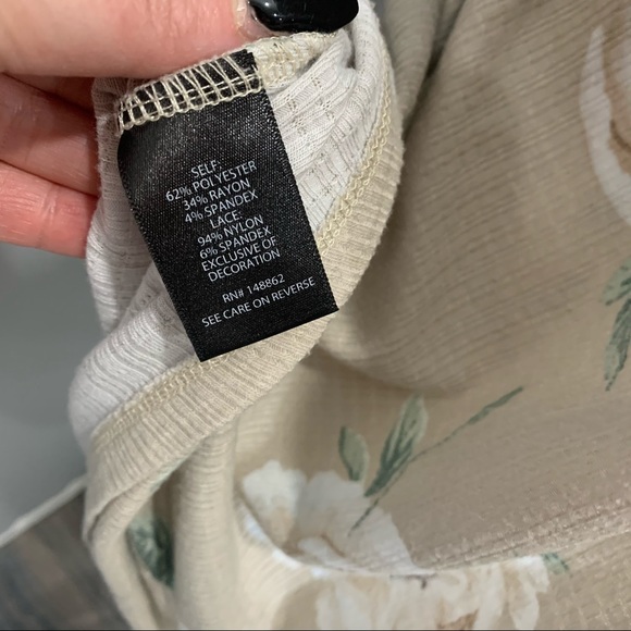 Torrid Women Floral Lace Tan Beige Top Sz 2 18-20 - Picture 3 of 3